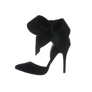 Aminah Abdul Jillil shoes